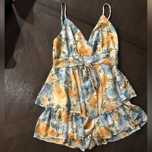 NEW Illa Illa Flowy Floral Sleeveless Romper Size M